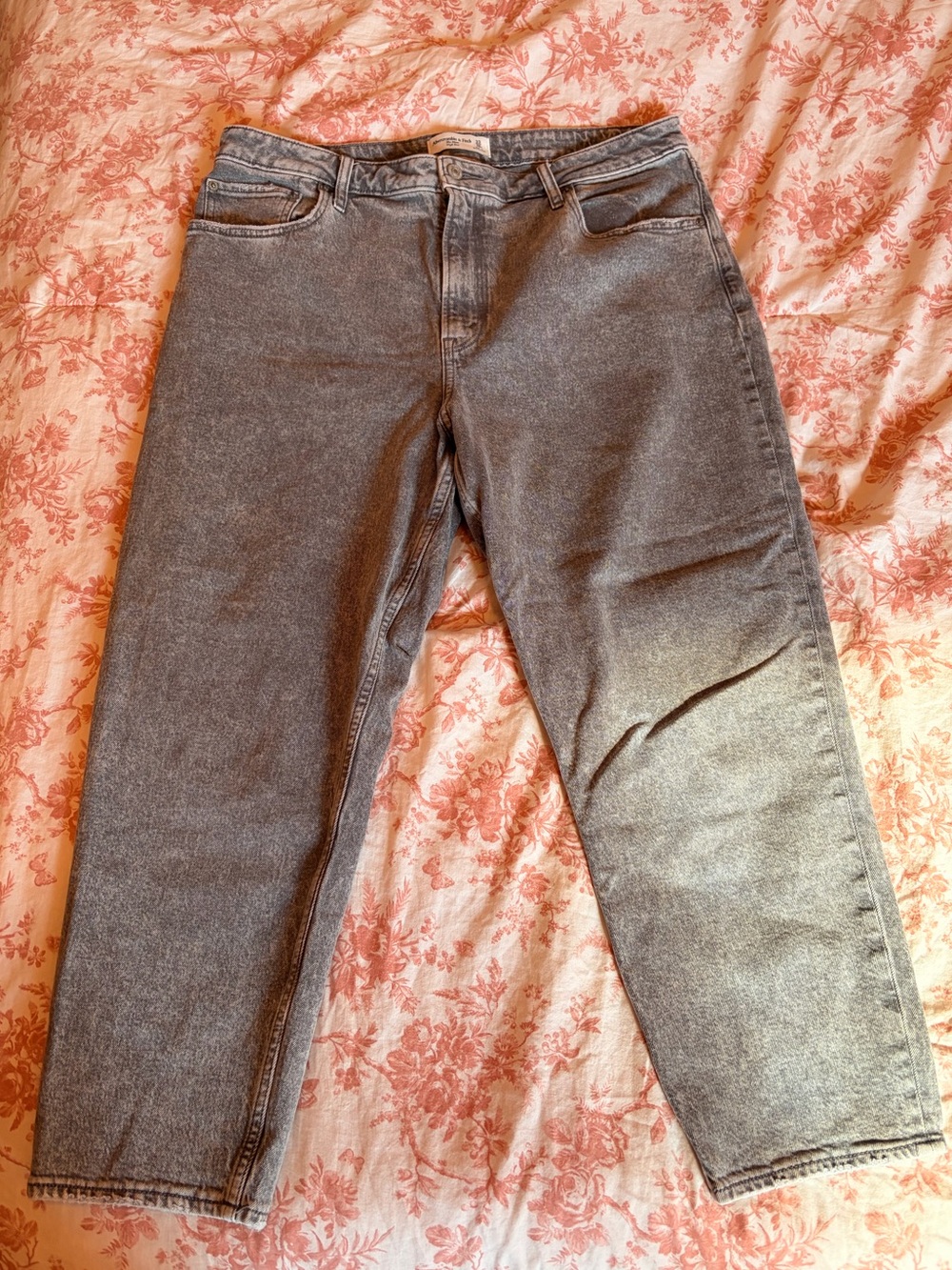 Abercrombie & Fitch Straight-Leg Gray Curve Love Jeans